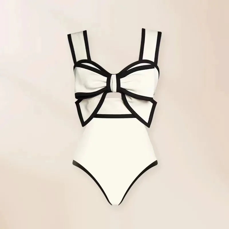 Maillot de bain  1 pièce noir et bain et sa jupe à pois